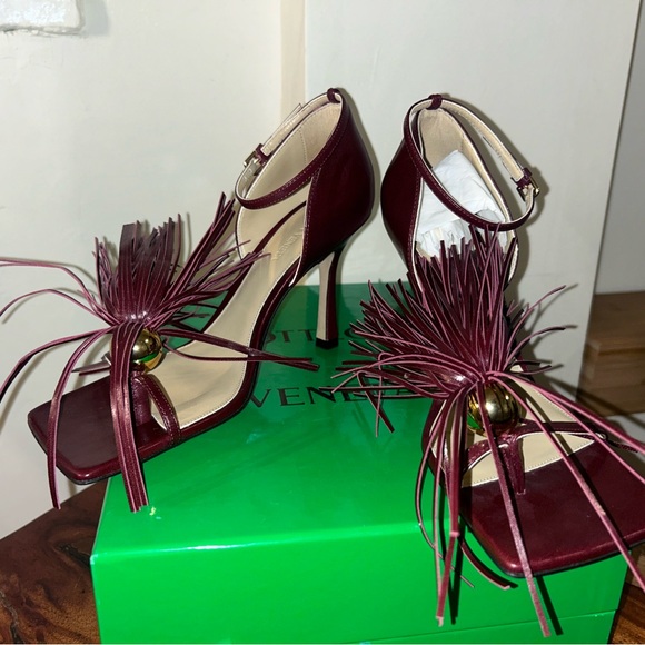 Bottega Veneta Decorative Tassel Lunge Nappa Sandals in Burgandy - Picture 2 of 7